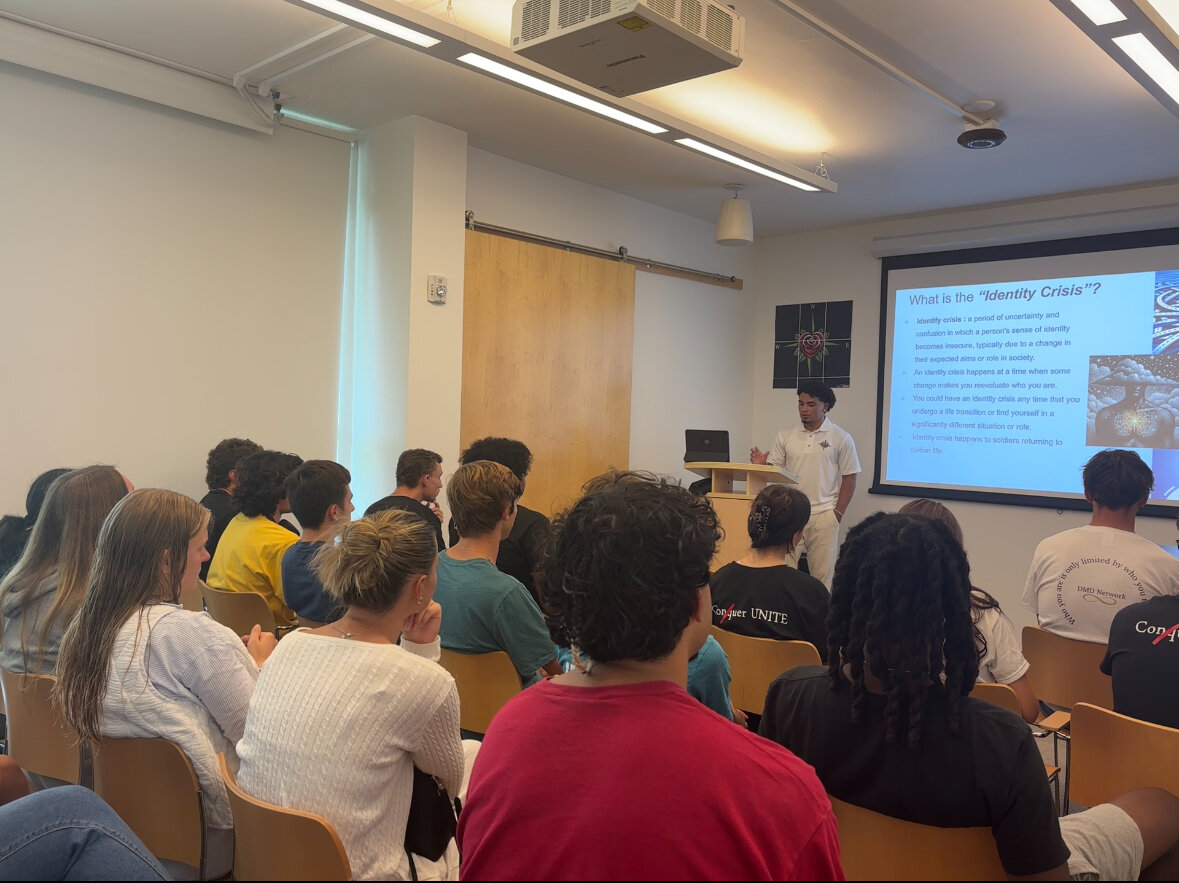 A full room of students in a Find Your Mission cohort session